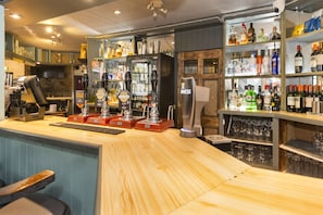 Bar (on property) - The Royal Hotel and Bar (Lancaster)