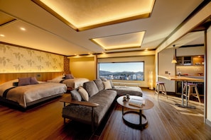 Minibar con artículos gratuitos y caja de seguridad en la habitación