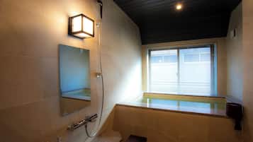 Standard Room | Bathroom | Separate tub and shower, deep soaking tub, free toiletries, hair dryer