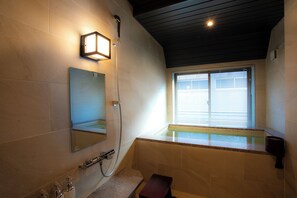 Standard Room | Bathroom | Separate tub and shower, deep soaking tub, free toiletries, hair dryer - Machiyado Ichiryu (Takayama)
