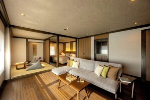 Free minibar, in-room safe, individually decorated - Machiyado Ichiryu (Takayama)