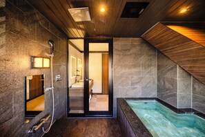 Executive Room | Bathroom | Separate tub and shower, deep soaking tub, free toiletries, hair dryer - Machiyado Ichiryu (Takayama)
