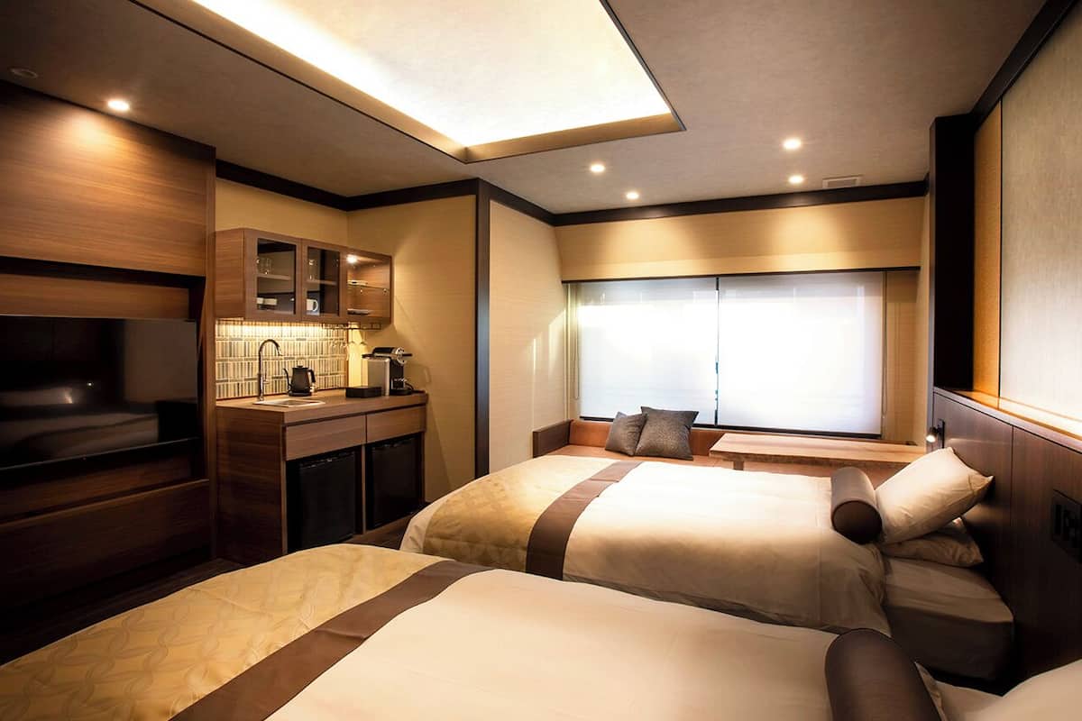 มินิบาร์ฟรี, ตู้นิรภัยในห้องพัก, Wi-Fi ฟรี