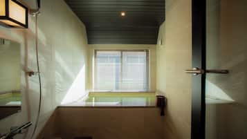 Standard Twin Room | Bathroom | Separate tub and shower, deep soaking tub, free toiletries, hair dryer