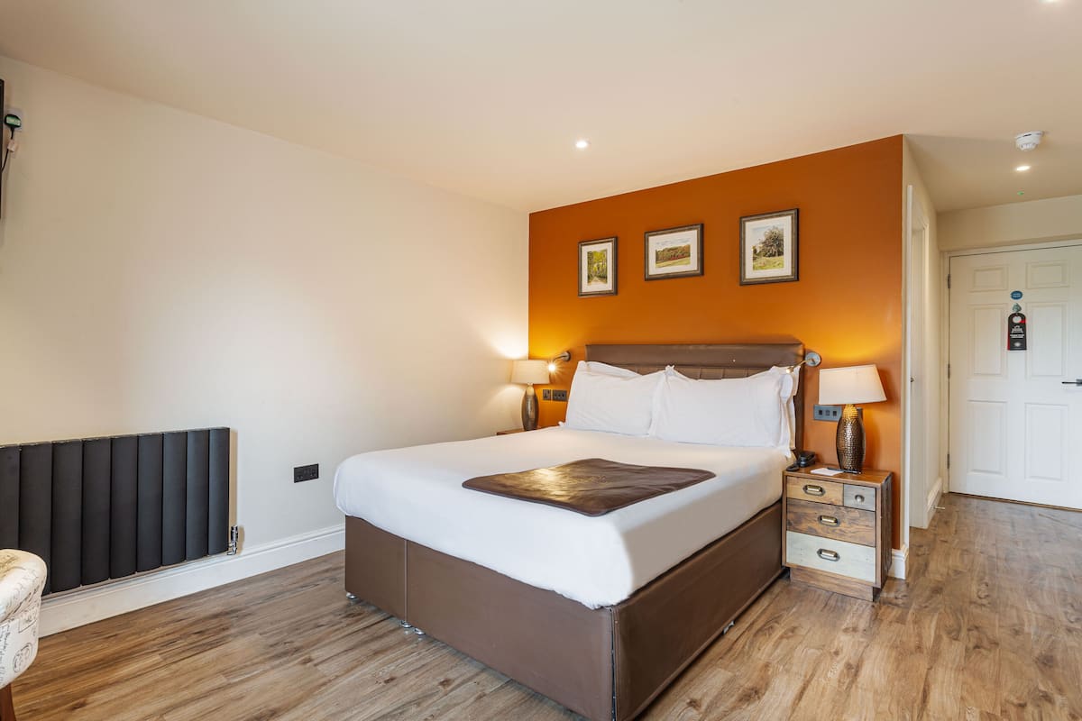 Habitación cuádruple superior | Escritorio, cortinas opacas, tabla de planchar con plancha y wifi gratis