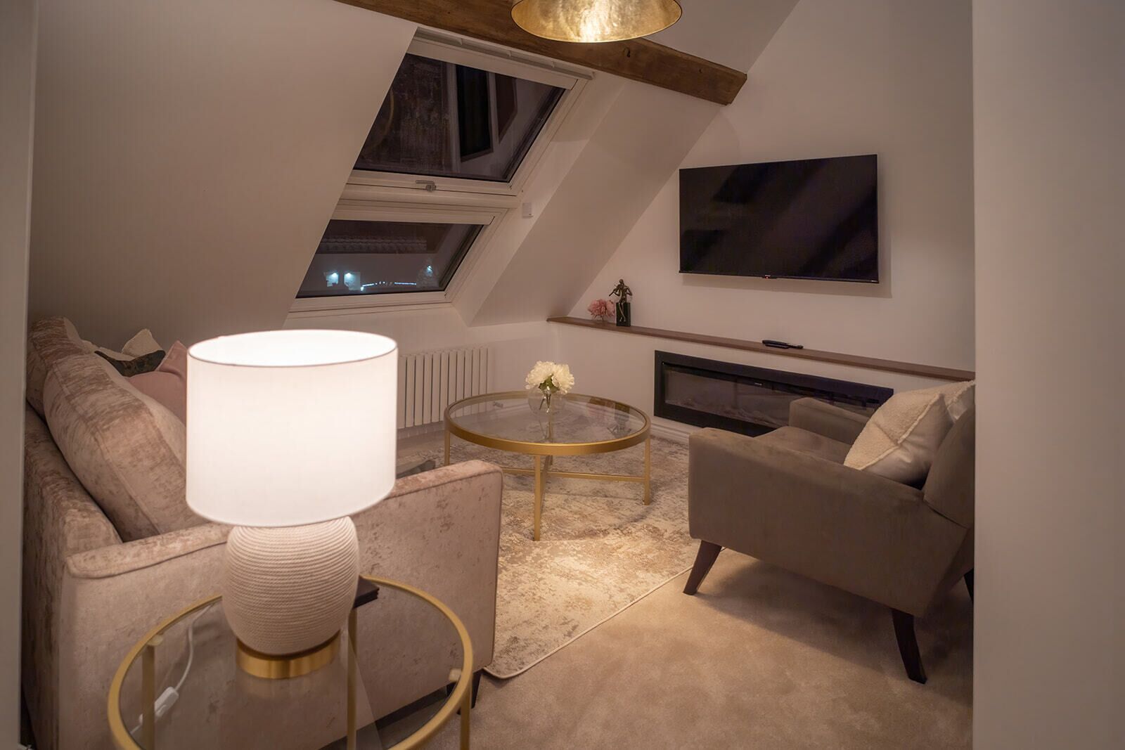 luxury studio suite | living area | 36-inch flat-screen tv with cable channels, streaming services