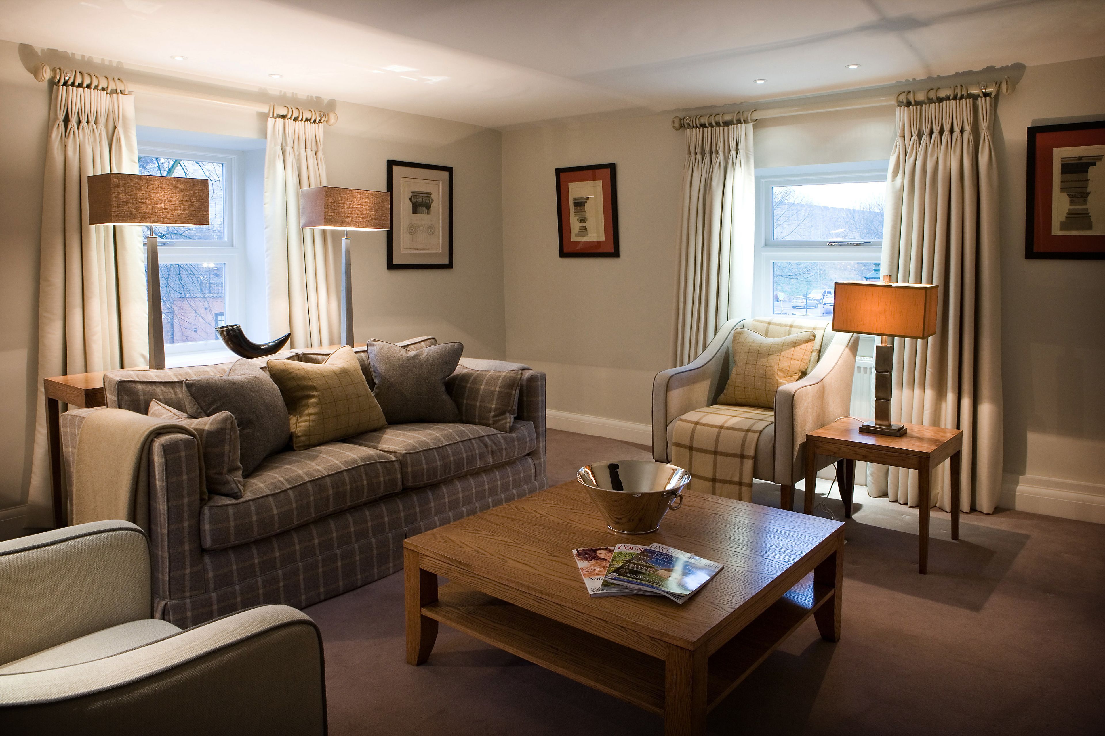 luxury apartment, 2 bedrooms | living room | 36-inch flat-screen tv with cable channels, streaming services