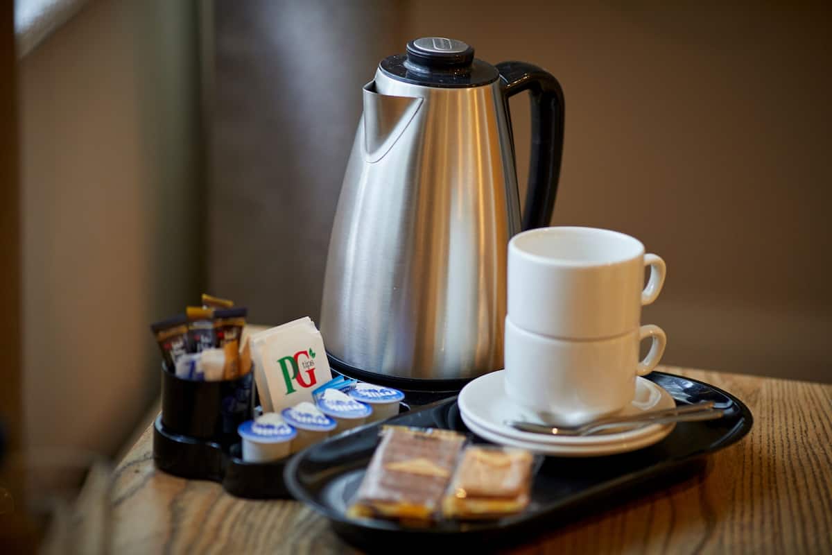 premium bedding, desk, free wifi, bed sheets