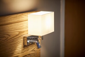 Hochwertige Bettwaren, Schreibtisch, kostenloses WLAN, Bettwäsche