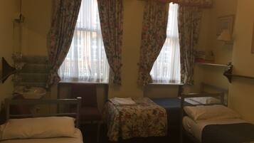 Triple Room, 3 Single Beds, Shared Bathroom | Free minibar items, iron/ironing board, free WiFi, bed sheets