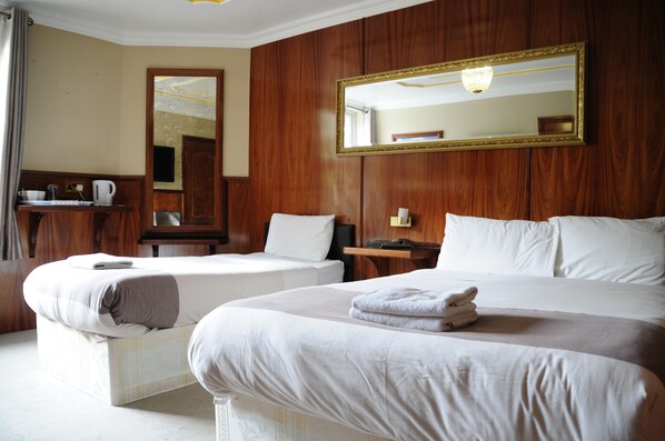 Twin Room | Free WiFi, bed sheets - Cricklewood Lodge Hotel (London)