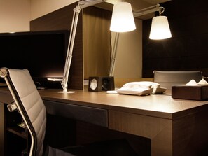 Coffres-forts dans les chambres, bureau, rideaux occultants
