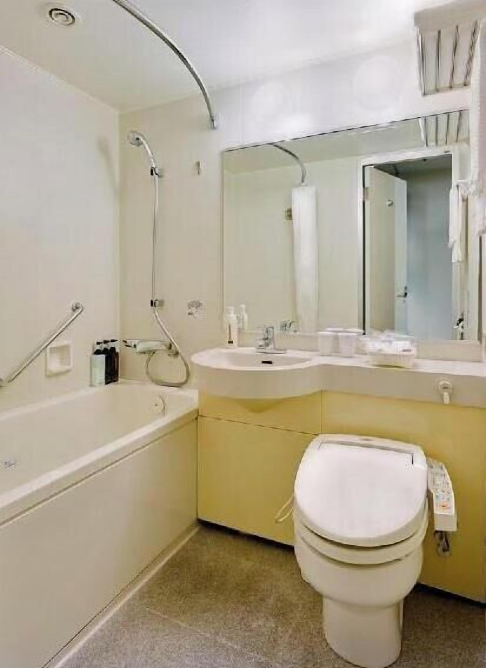 Bilik Mandi | Pancuran mandi, kelengkapan dandanan diri percuma, pengering rambut 