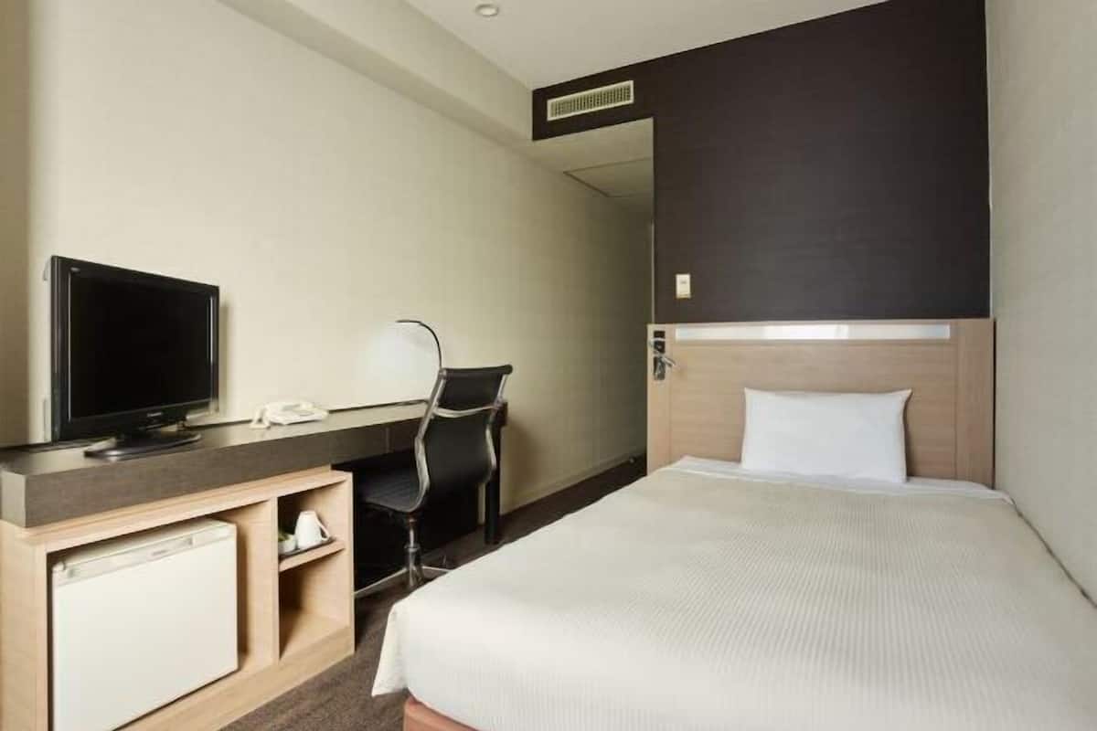 1 bedroom, in-room safe, desk, blackout drapes