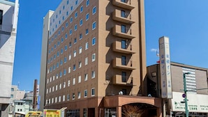 A multi-story hotel with a modern design, featuring a central entrance and multiple balconies. - Toyoko Inn Asahikawa Ekimae Ichijo-dori (HOKKAIDO)