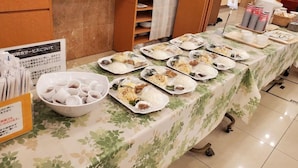 A buffet table with various dishes and a bowl of cups. - Toyoko Inn Hakodate Ekimae Asaichi (HOKKAIDO)