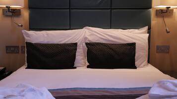 Standard Double Room | In-room safe, desk, iron/ironing board, free WiFi