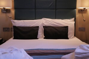 Chambre Standard double | Coffre-fort, bureau, fer et planche à repasser, accès au Wi-Fi (inclus)