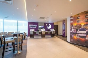 Lobby - Premier Inn London City (Aldgate) (London)