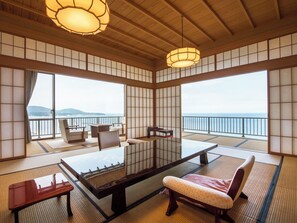 A traditional Japanese room with tatami flooring, a low table, and seating. - Ginrinsou (Otaru)