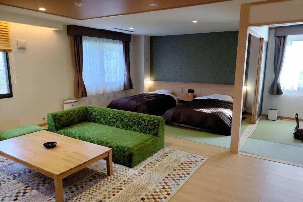 Premium bedding, in-room safe, free WiFi