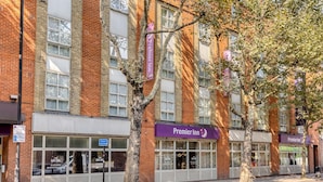 A building with multiple Premier Inn signs, indicating hotel presence. - Premier Inn London Tower Bridge (London)