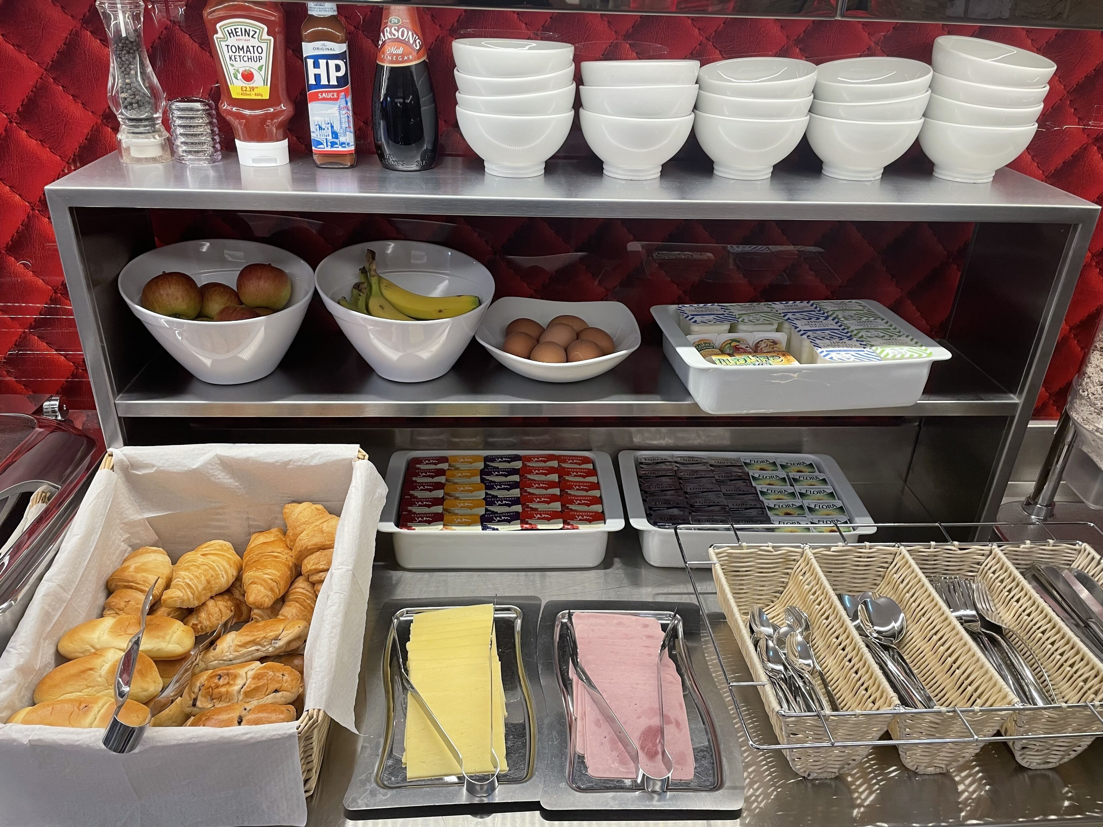 free daily full breakfast