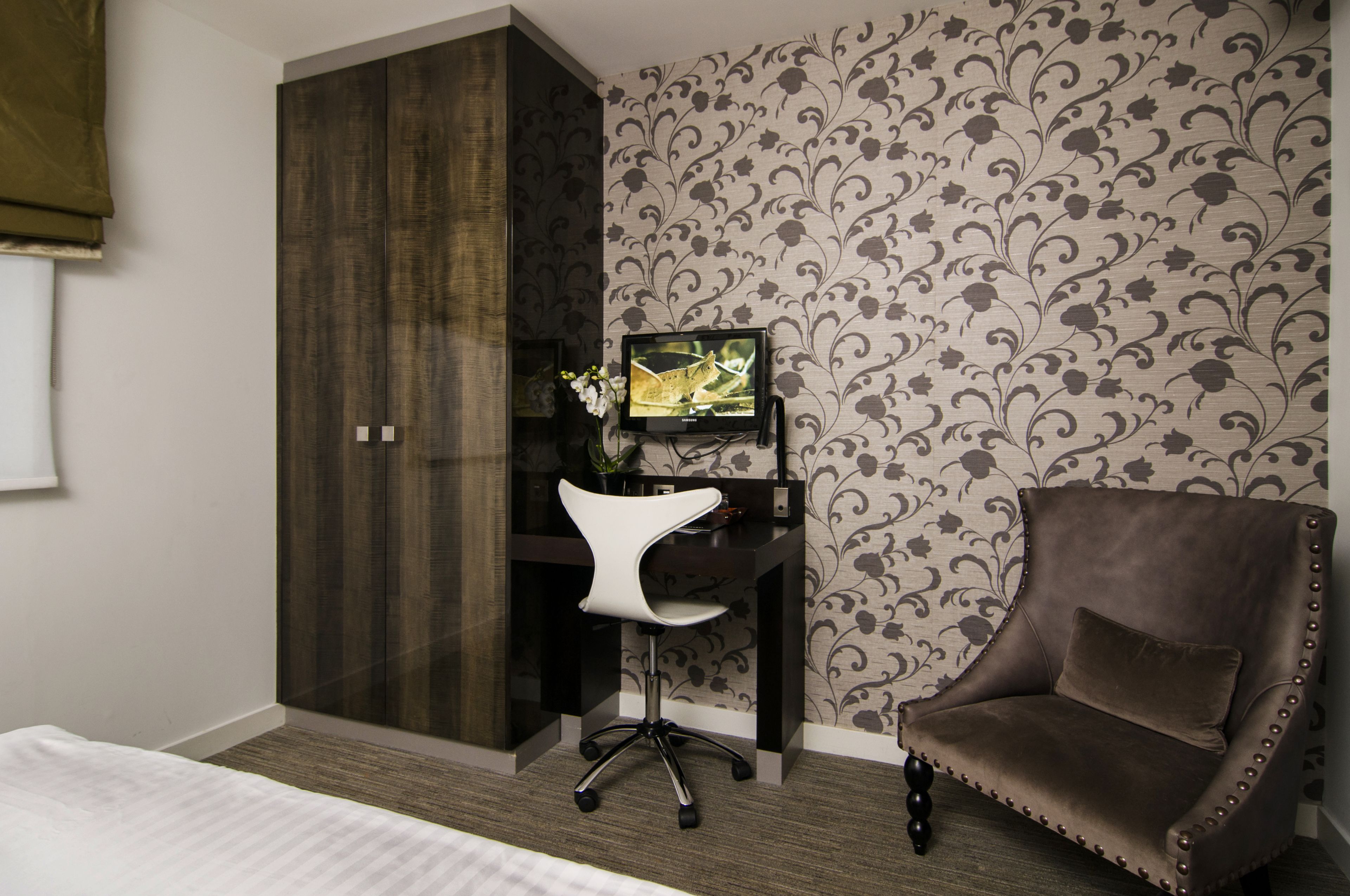 executive double room | 1 bedroom, minibar, in-room safe, desk