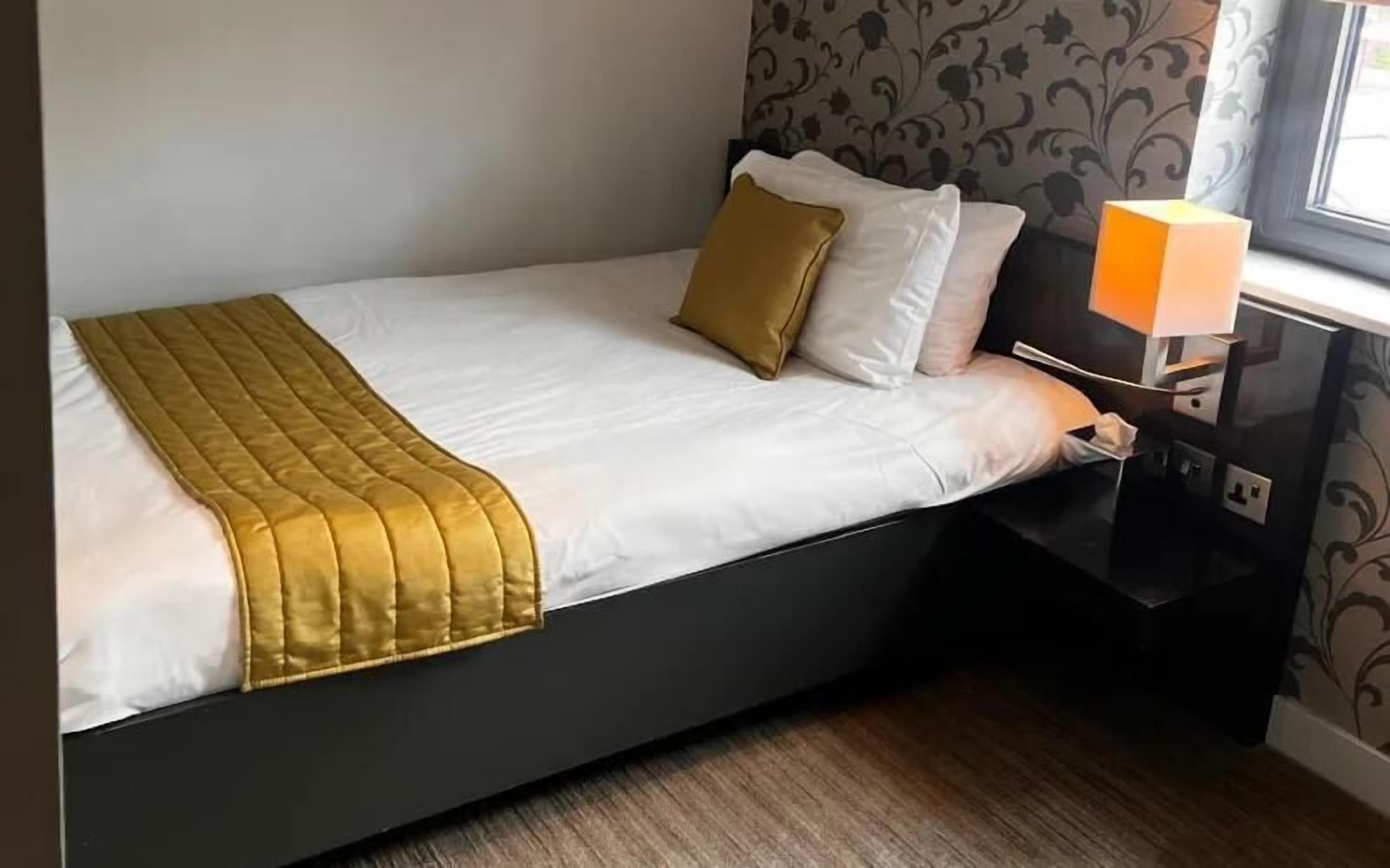 Habitación individual Elite | Minibar, caja de seguridad en la habitación y escritorio 