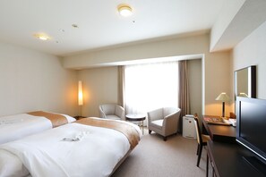 A hotel room with two beds, a desk with a TV, a chair, and a small table. - Keisei Hotel Miramare (Chiba)
