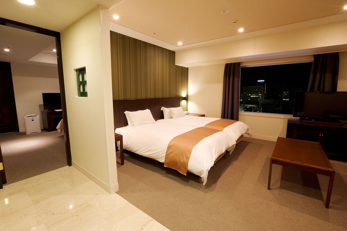 Family Suite room, Non Smoking | Premium bedding, soundproofing, free WiFi