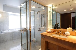 Combined shower/tub, free toiletries, hair dryer, slippers