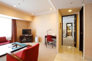 Flat-screen TV, pay movies