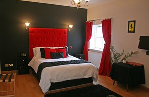 Individually decorated, free WiFi, bed sheets - Ferrari S Country House Hotel (Preston)