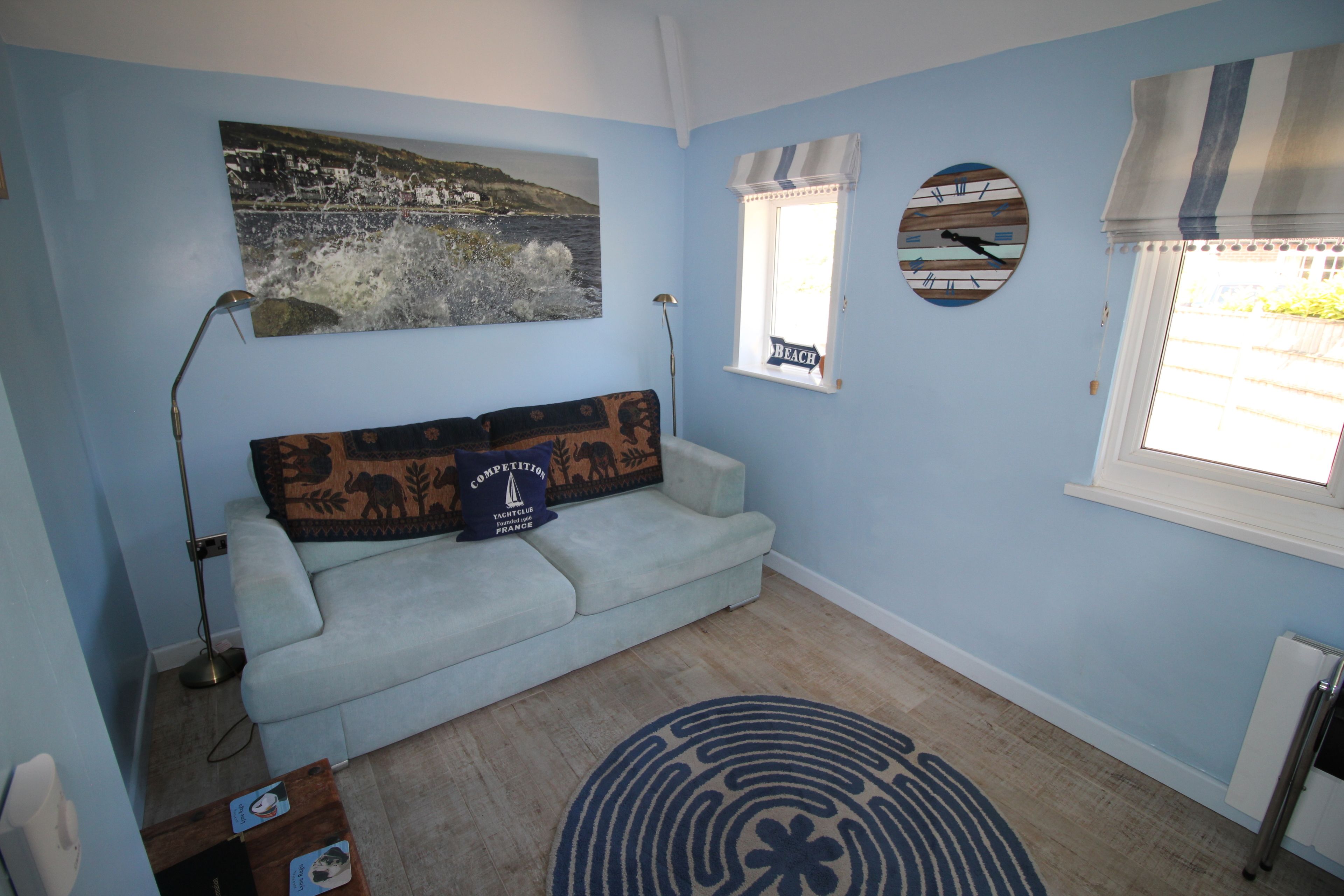 junior suite | living area | flat-screen tv