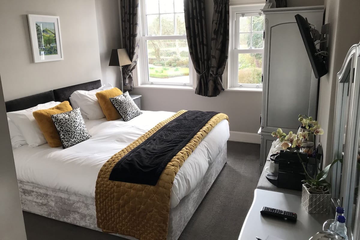 Double or Twin Room | 1 bedroom, premium bedding, iron/ironing board, free WiFi
