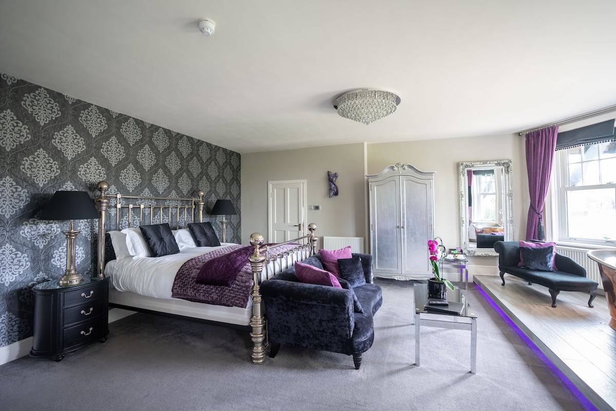 Luxury Suite | 1 bedroom, premium bedding, iron/ironing board, free WiFi