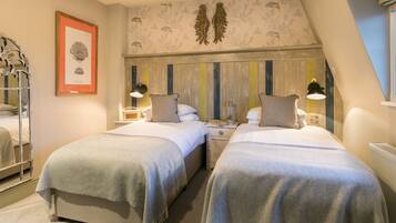 Deluxe Twin Room | Desk, free WiFi, bed sheets