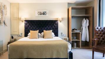 Deluxe Double Room | Desk, free WiFi, bed sheets