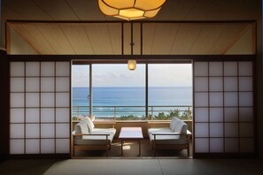 Kamer (Japanese Western Style) | Een kluis op de kamer, een bureau, gratis wifi, beddengoed