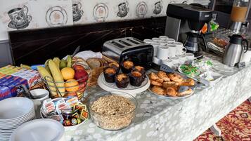 Daily full breakfast (GBP 11.50 per person)