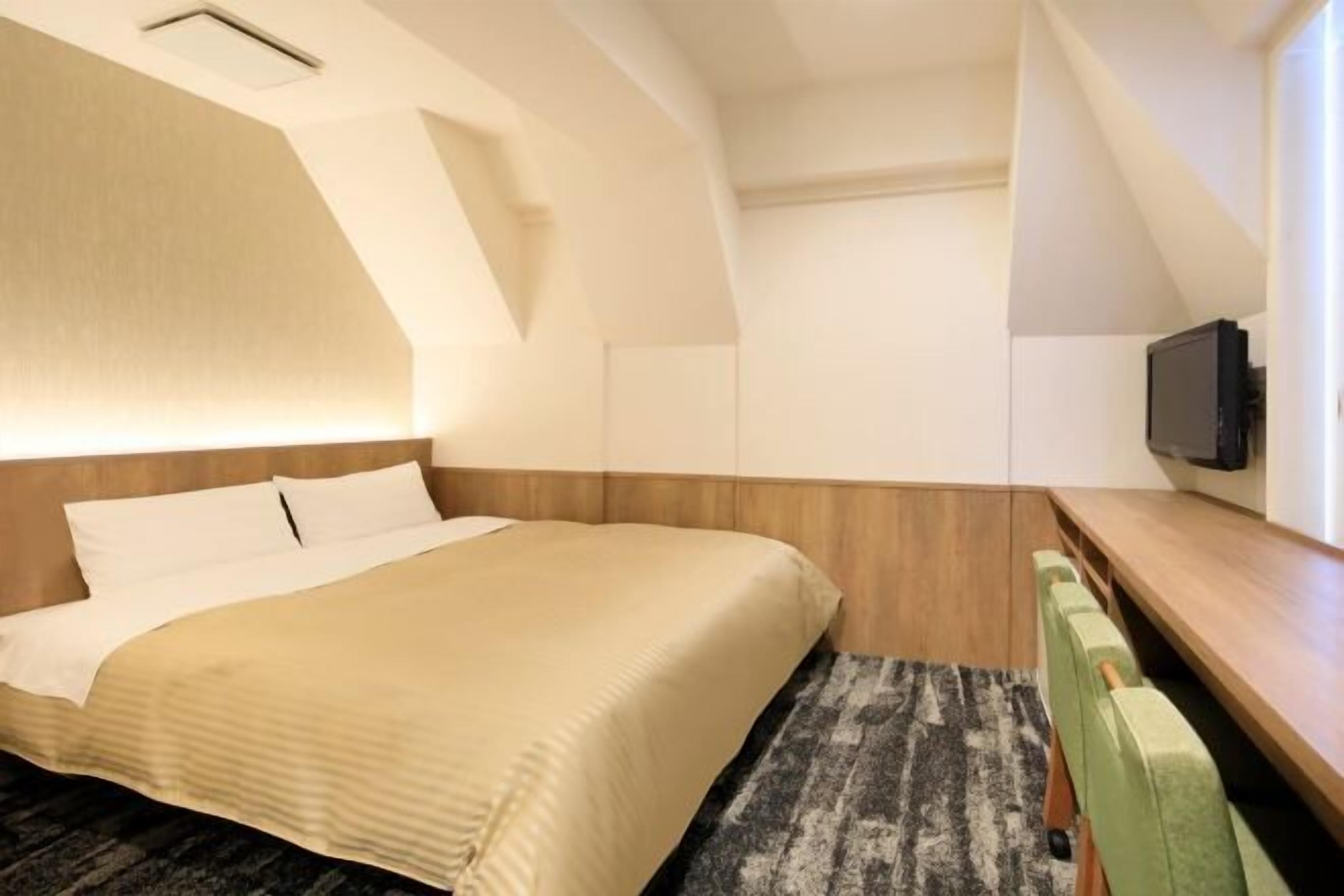 デスク、WiFi (無料)、ベッドシーツ