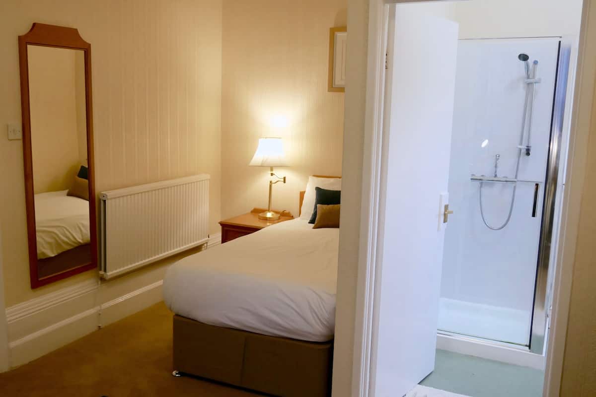 1 bedroom, desk, soundproofing, iron/ironing board