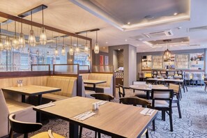 Dining - Premier Inn Manchester City Centre Portland Street (Manchester)