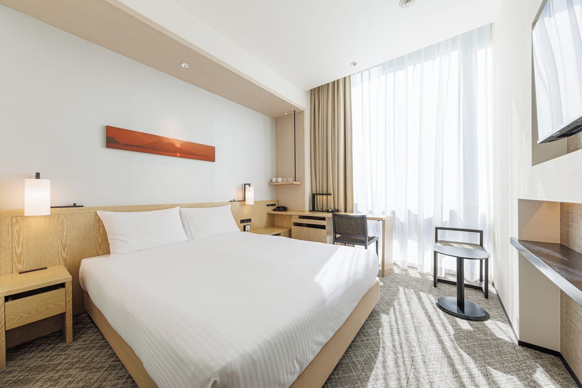 ห้องสแตนดาร์ดดับเบิล, ปลอดบุหรี่ (Queen, 19sqm) | เครื่องนอนระดับพรีเมียม, ตู้นิรภัยในห้องพัก, โต๊ะทำงาน, Wi-Fi ฟรี
