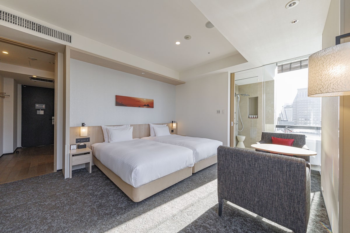 ห้องพรีเมียมทวิน, ปลอดบุหรี่ (View from Bathroom, Floor 15-16,38sqm) | เครื่องนอนระดับพรีเมียม, ตู้นิ  รภัยในห้องพัก, โต๊ะทำงาน, Wi-Fi ฟรี