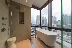 Ensemble baignoire-douche, baignoire profonde