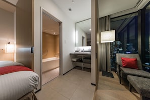 Deluxe Corner Twin Room, Non Smoking | Premium bedding, in-room safe, desk, free WiFi - JR KYUSHU HOTEL Blossom Shinjuku (Tokyo)