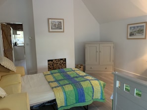 Iron/ironing board, travel cot, free WiFi, bed sheets