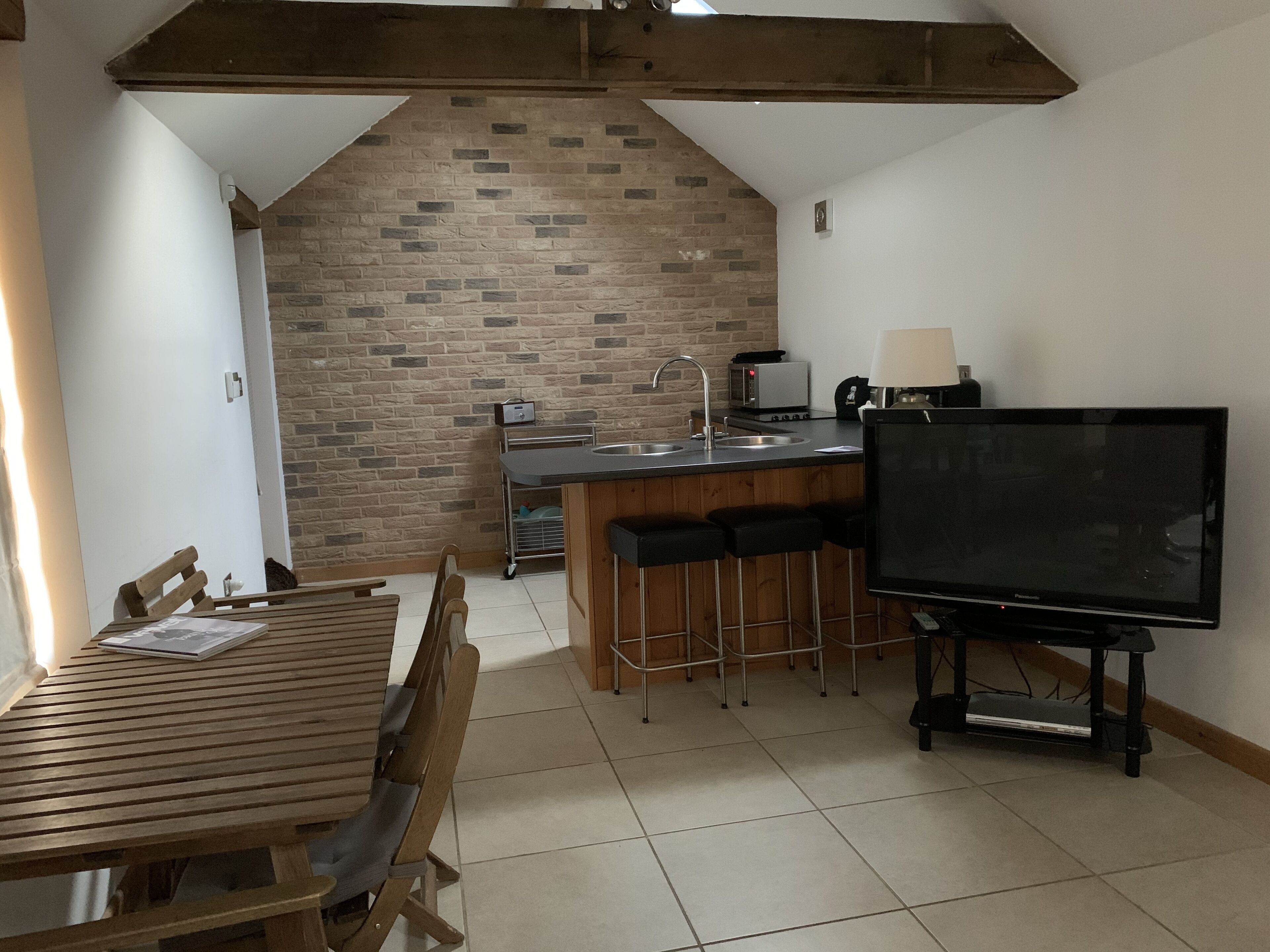 Studio, Ensuite | Private kitchen | Fridge, microwave, stovetop, coffee/tea maker